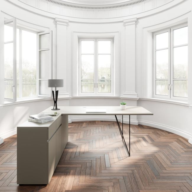 AIR Schreibtisch | 1600 - 2000 mm, elektrifiziert, integriertes Sideboard, Cubanitgrau