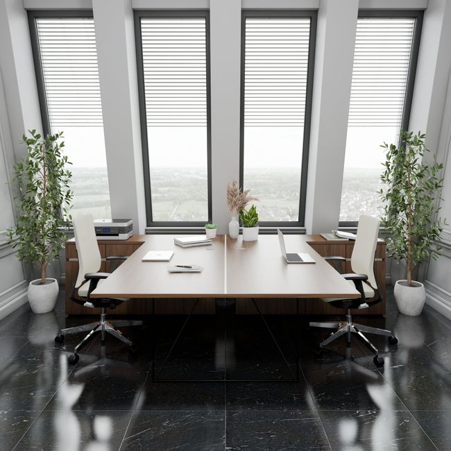 AIR DUO Team-Schreibtisch mit Sideboards | 1600 - 2000 x 3200 mm, elektrifiziert, Nussbaum