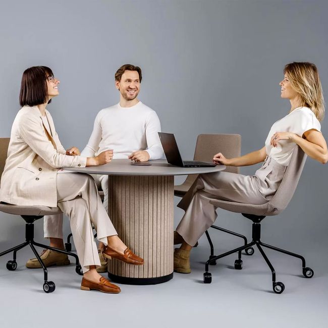 PARTHOS Besprechungstisch | 4-5 Sitzplätze, optionale Stromversorgung