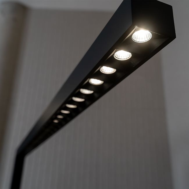 AURORA Büro-Stehlampe | 11.200 Lumen, Bewegungs- & Tageslichtsensor