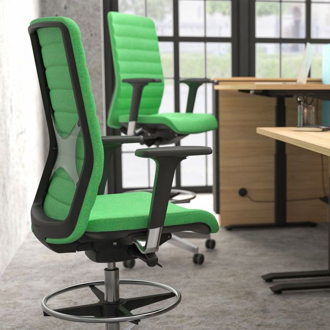 WIND Counterstuhl rollbar | Fußstütze, Vollpolster, hohe Rückenlehne