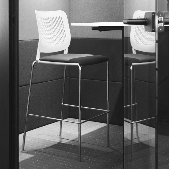 WAIT Barhocker | Stapelbar, 4-Fuß-Gestell, mit oder ohne Polsterung