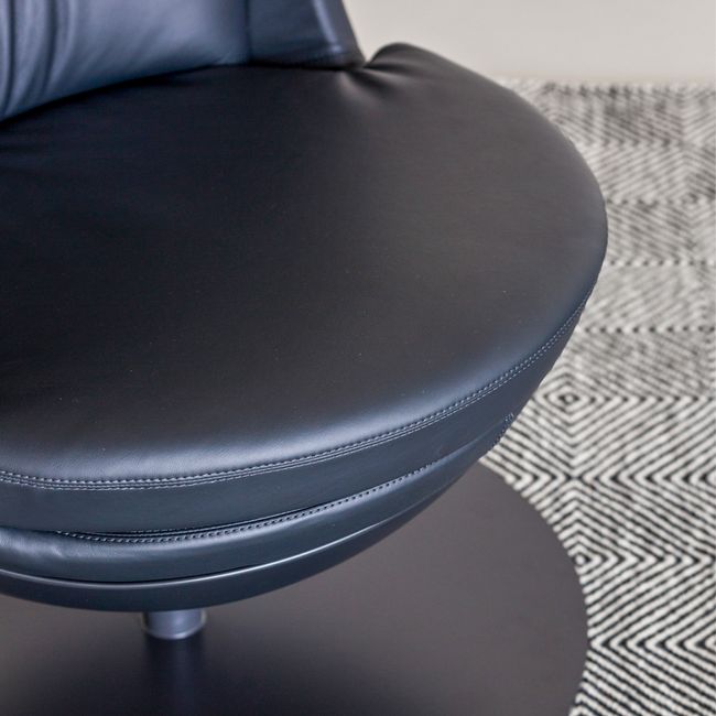 CAVE Lounge-Sessel | Tellerfuß, hohe Rückenlehne