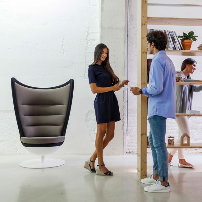 CAVE Lounge-Sessel | Tellerfuß, hohe Rückenlehne