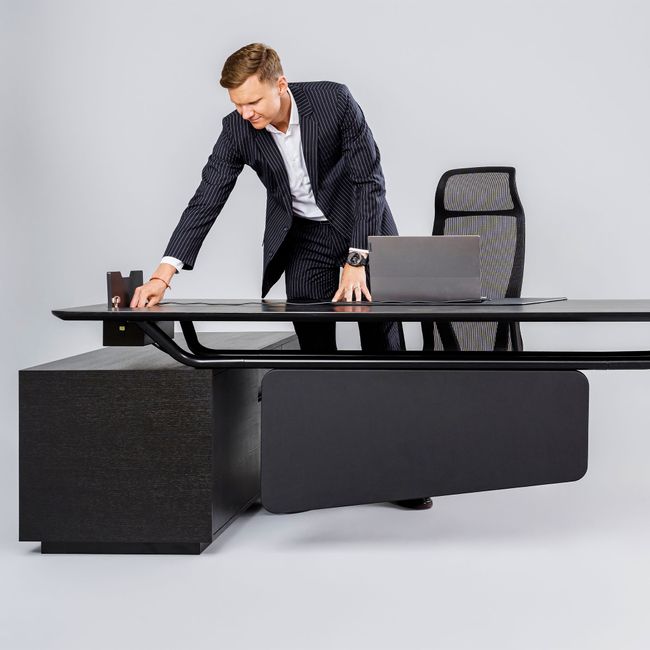 ARQUS Chefschreibtisch | 1930-2330 x 760 mm, Integriertes Sideboard, Echtholzfurnier