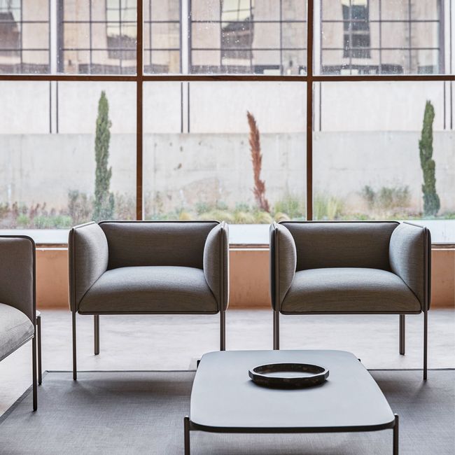 MITEA Lounge-Sessel | 4-Fuß-Gestell, feste Armlehnen