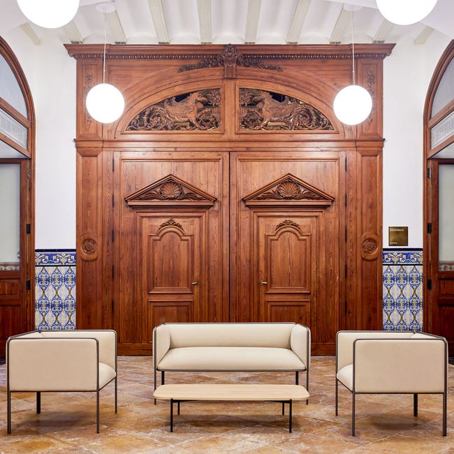 MITEA Lounge-Sessel | 4-Fuß-Gestell, feste Armlehnen