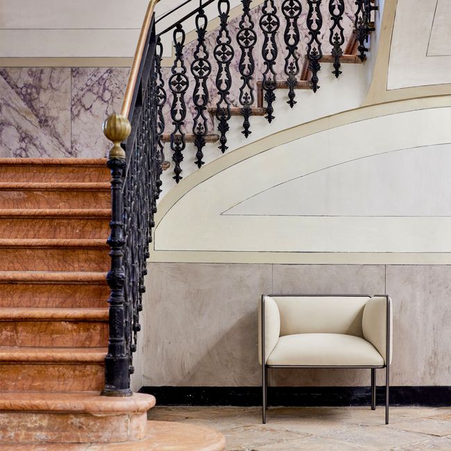 MITEA Lounge-Sessel | 4-Fuß-Gestell, feste Armlehnen