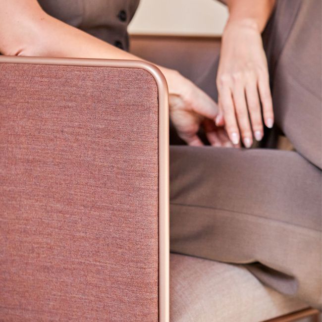 MITEA Lounge-Sessel | 4-Fuß-Gestell, feste Armlehnen