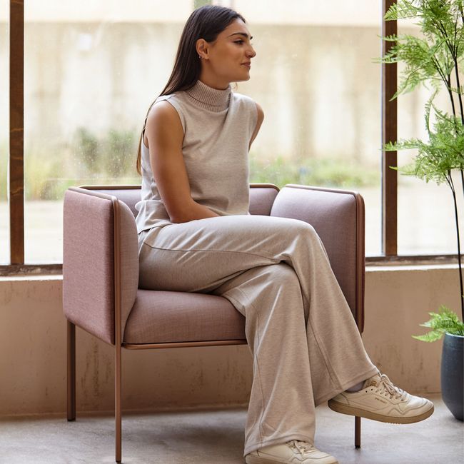 MITEA Lounge-Sessel | 4-Fuß-Gestell, feste Armlehnen