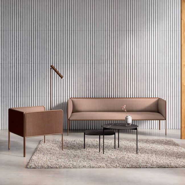 MITEA Sofa | 4-Fuß-Gestell, feste Armlehnen, 2- oder 3-Sitzer