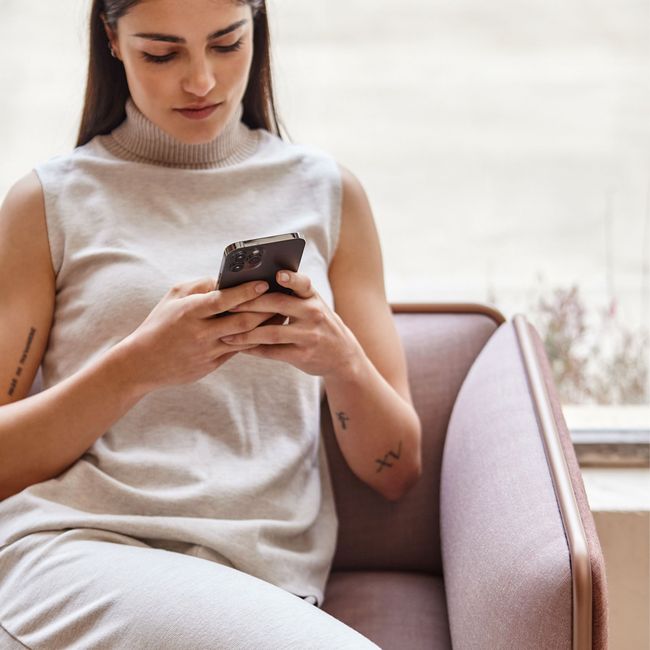 MITEA Sofa | 4-Fuß-Gestell, feste Armlehnen, 2- oder 3-Sitzer