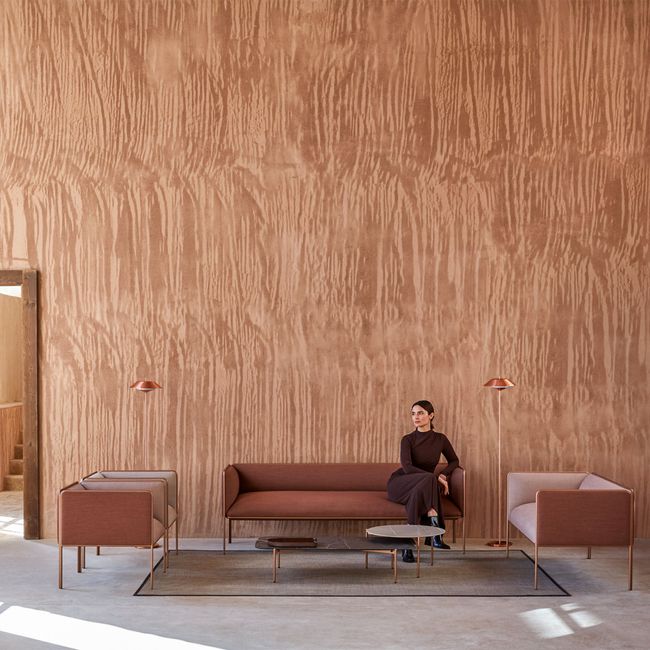 MITEA Sofa | 4-Fuß-Gestell, feste Armlehnen, 2- oder 3-Sitzer