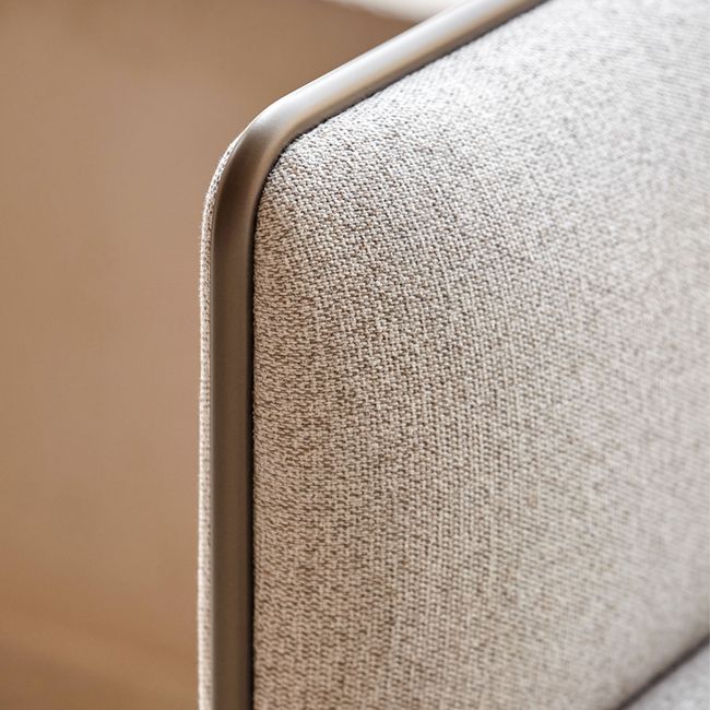 MITEA Sofa | 4-Fuß-Gestell, feste Armlehnen, 2- oder 3-Sitzer