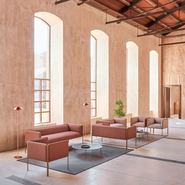 MITEA Sofa | 4-Fuß-Gestell, feste Armlehnen, 2- oder 3-Sitzer