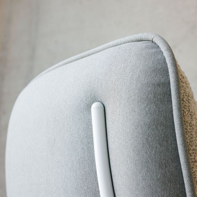 LEWI Sofa | 4-Fuß-Gestell, feste Armlehnen