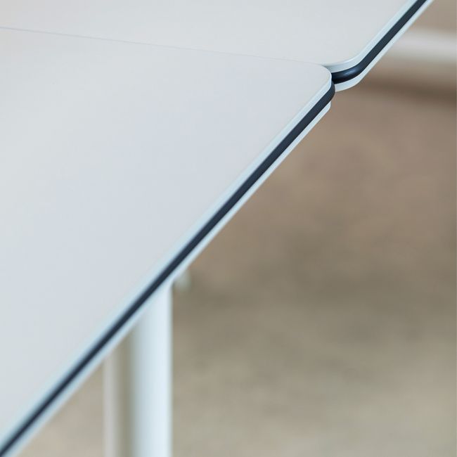 SKILL Schreibtisch | 1380-2100 x 740 mm, optional Kabelklappe, Kabelkanal und Kniesichtblende