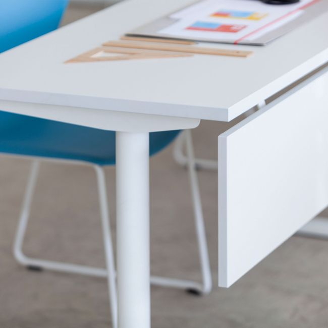 SKILL Schreibtisch | 1380-2100 x 740 mm, optional Kabelklappe, Kabelkanal und Kniesichtblende