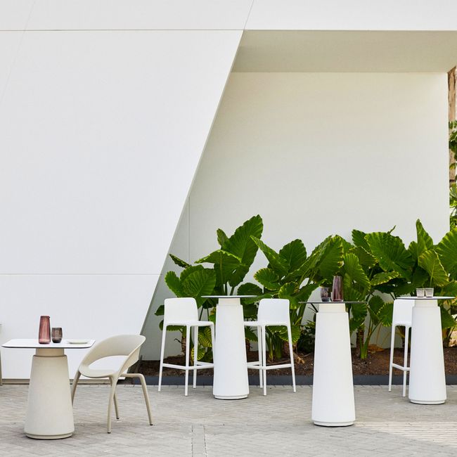 DORIA Hochtisch | 600-1000 mm, rund oder quadratisch, Säule