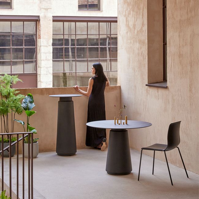 DORIA Hochtisch | 600-1000 mm, rund oder quadratisch, Säule