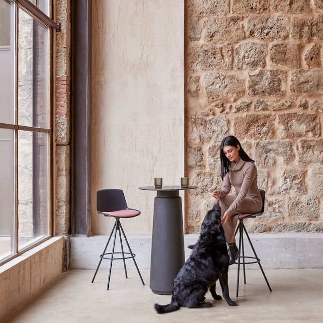 DORIA Hochtisch | 600-1000 mm, rund oder quadratisch, Säule