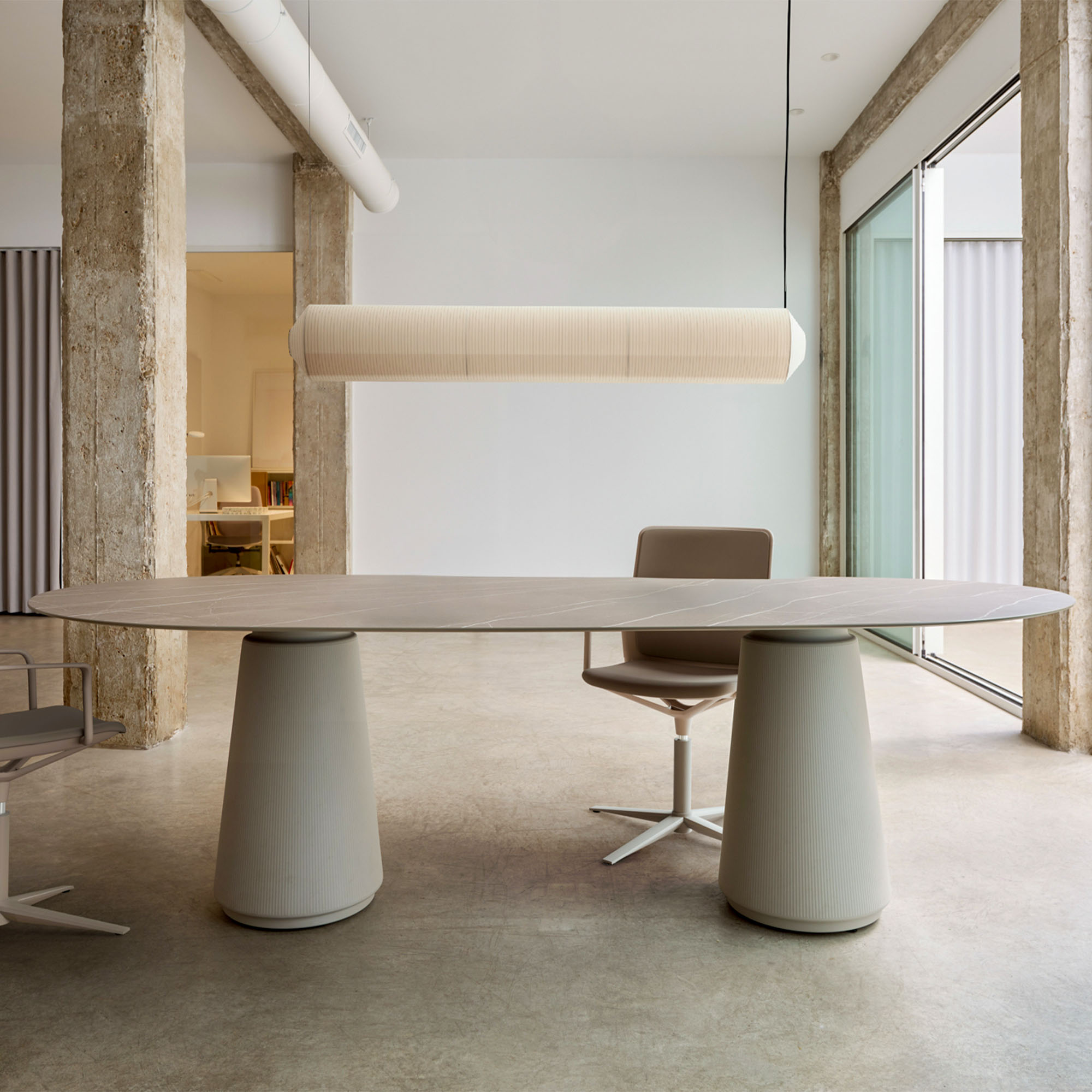DORIA Konferenztisch | 2200-4140 mm, oval, Säule - 12 Main Image