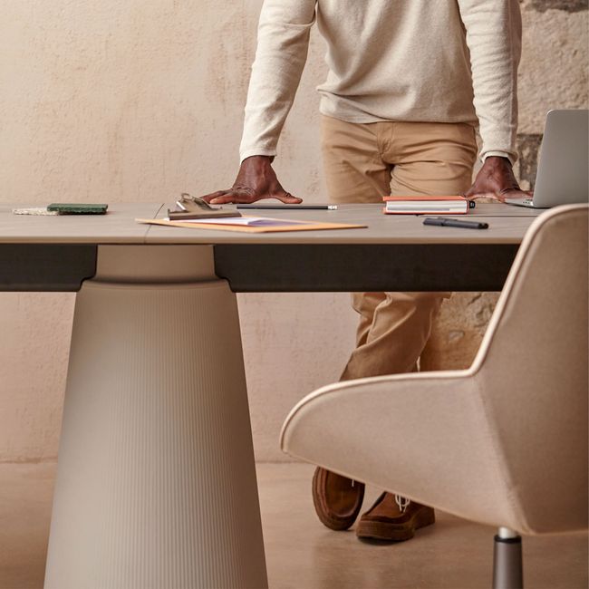 DORIA Konferenztisch | 2400 x 1200 mm, oval, Säule