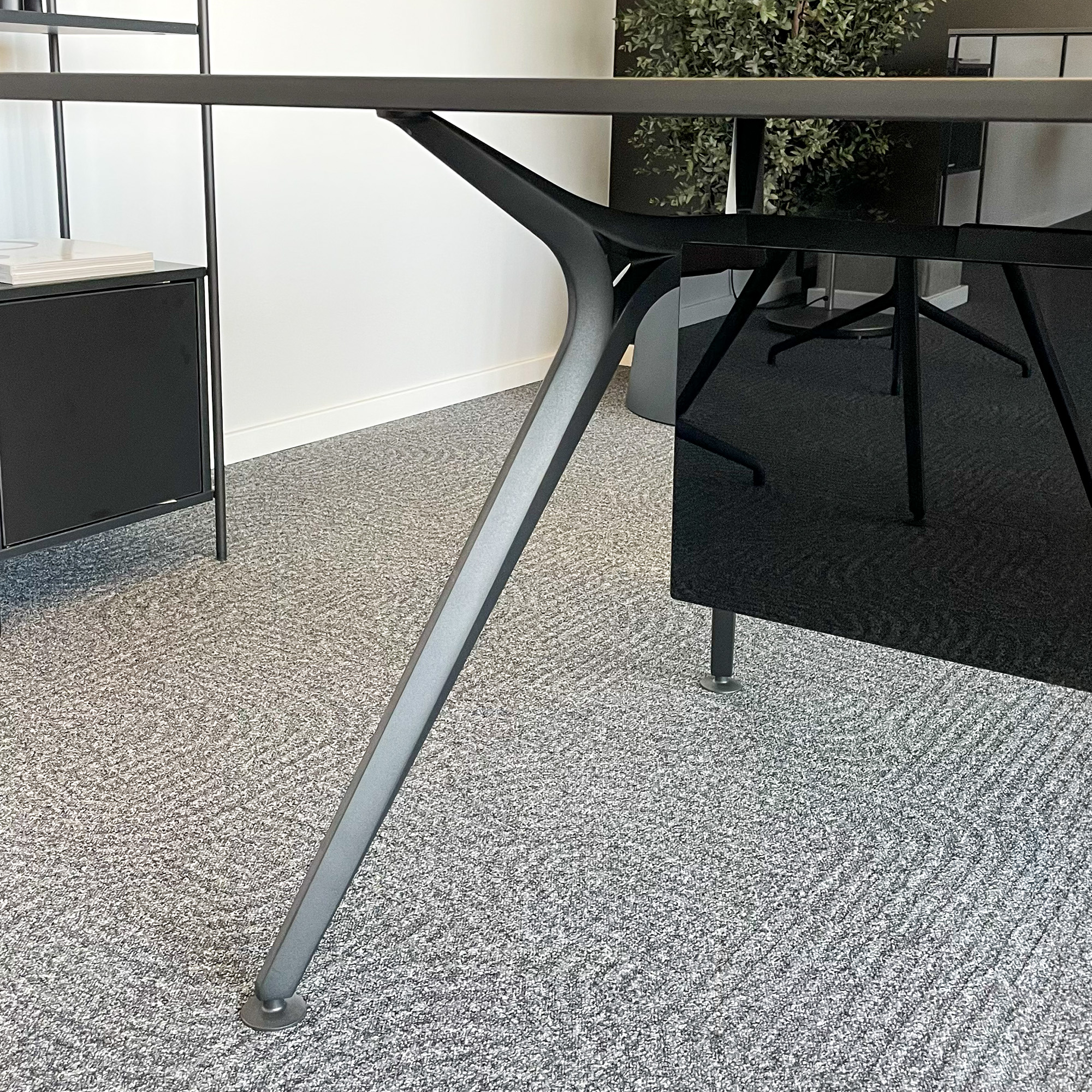 ARKONIS Schreibtisch | 2000-2200 x 745 mm, optionale Kabelklappe und Kniesichtblende - 10 Main Image