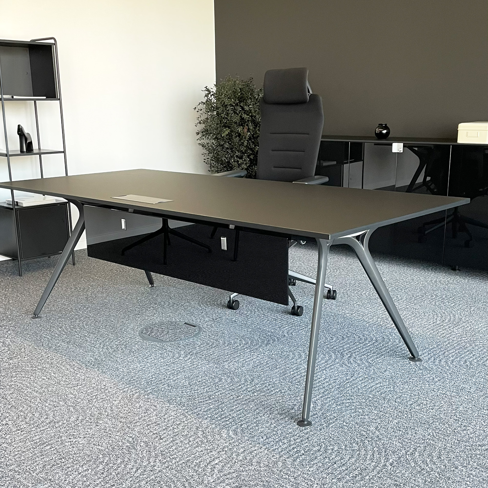 ARKONIS Schreibtisch | 2000-2200 x 745 mm, optionale Kabelklappe und Kniesichtblende - 11 Main Image