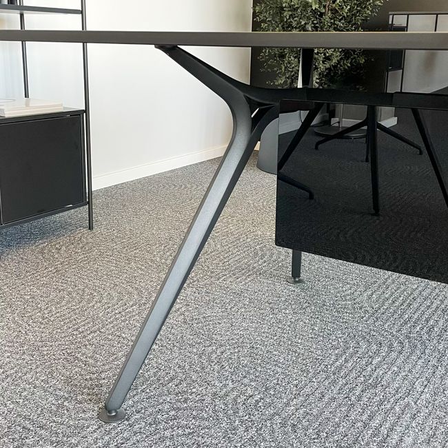 ARKONIS Schreibtisch | 2000-2200 x 745 mm, optionale Kabelklappe und Kniesichtblende