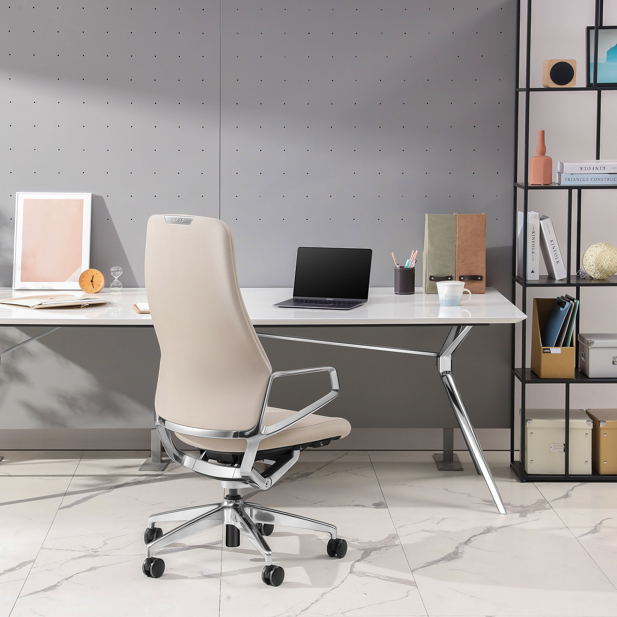 Chaise de bureau pivotante ARICO | Mécanisme synchrone, beige - 7 Main Image