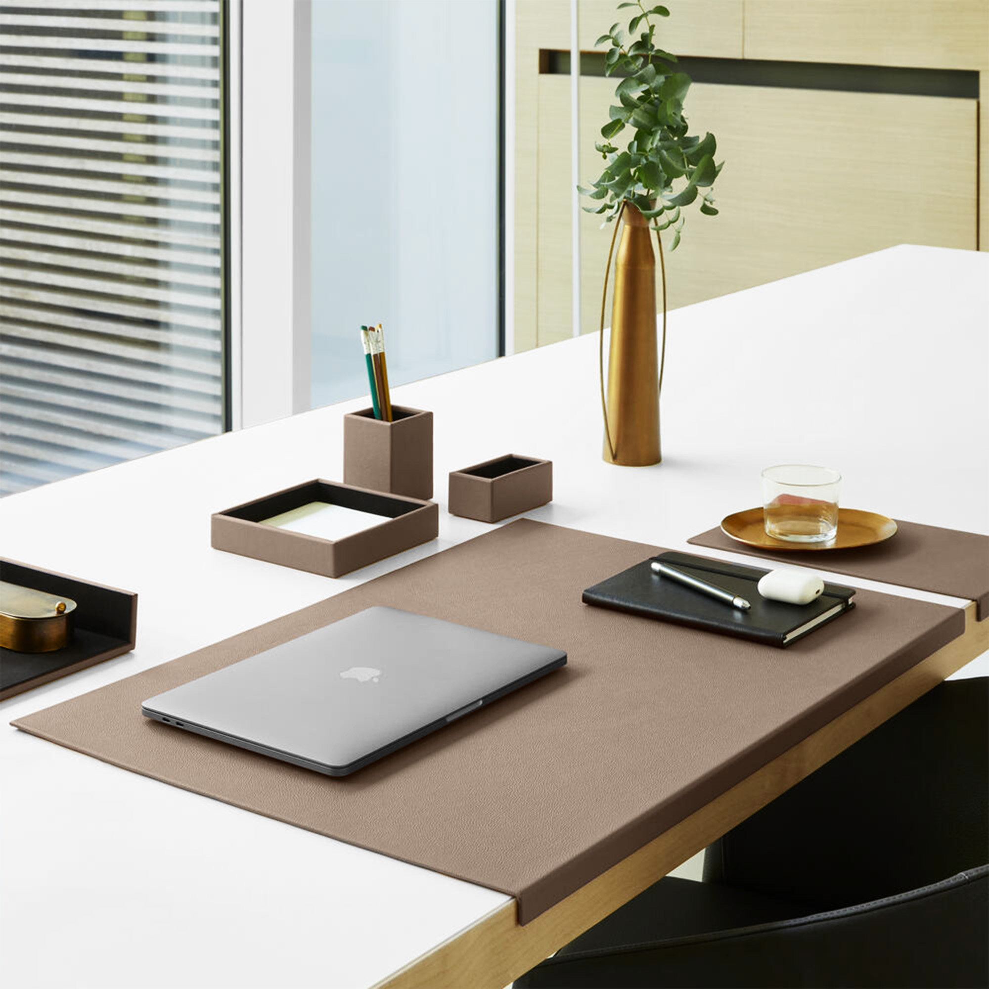 VALENTIA Desk pad | 500–900 mm, with edge protection - 6 Main Image