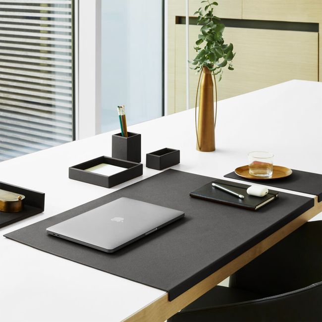 VALENTIA Schreibtischunterlage | 500-900 mm, mit Kantenschutz