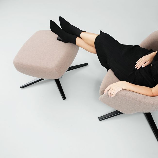 SANDIE Ottomane | 4-Stern-Fußkreuz oder Holz-Fußkreuz, über 80 Farben