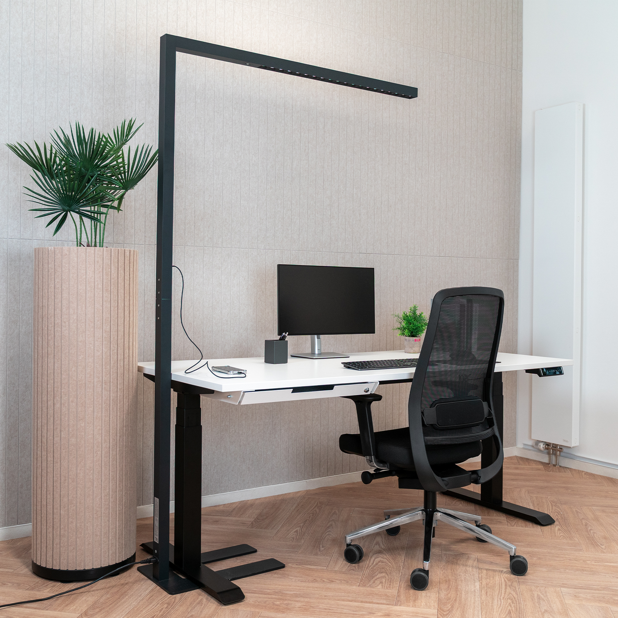 AURORA Büro-Stehlampe | 11.200 Lumen, Bewegungs- & Tageslichtsensor - 13 Main Image