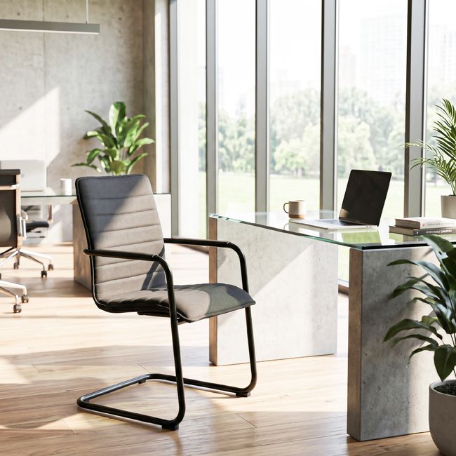 SILVIE Freischwinger | Feste Armlehnen, gepolsterte Sitzfläche