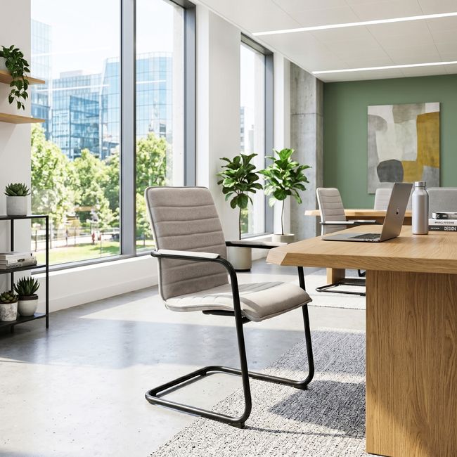 SILVIE Freischwinger | Feste Armlehnen, gepolsterte Sitzfläche