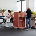 WARIANT Schreibtisch mit hoher Abschirmung | 1070-1270 x 1400 mm, elektrisch höhenverstellbar