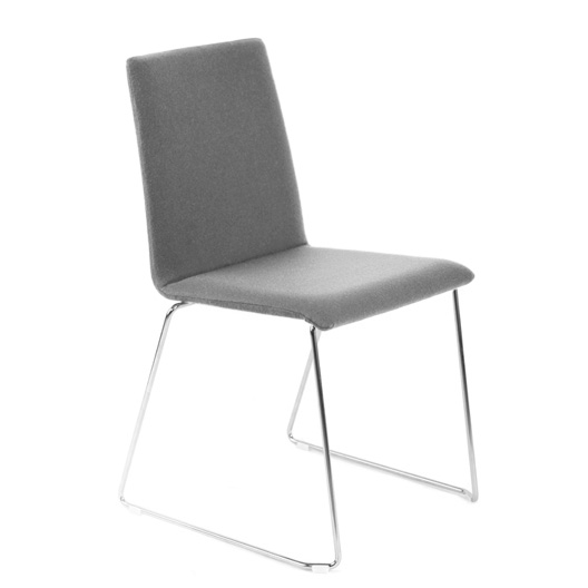 MOON Besucherstuhl | Kufengestell, Gepolsterte Sitzfläche, Bezugsstoffe BERTA / LUCIA / VELITO / SYNERGY