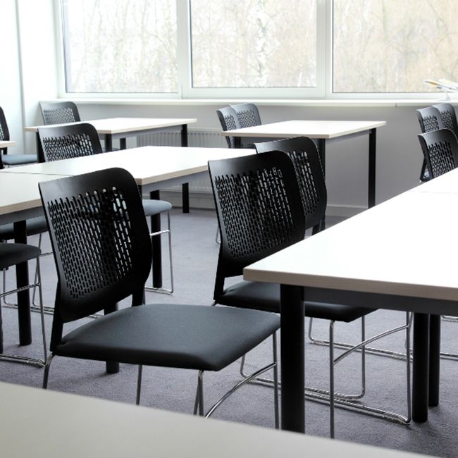 WAIT Besucherstuhl | Stapelbar, rollbar, Bezugsstoffe BERTA / LUCIA / VELITO / SYNERGY