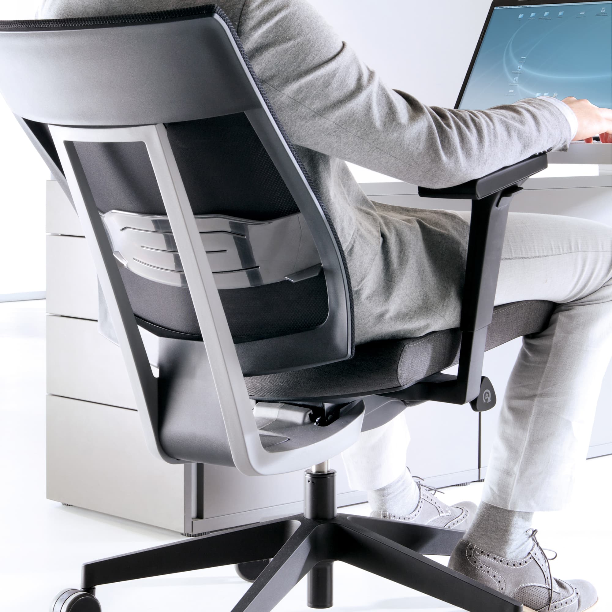 profim - XENON 101 SFL Net office swivel chair | Lumbar support, mesh back, black - 17 Main Image