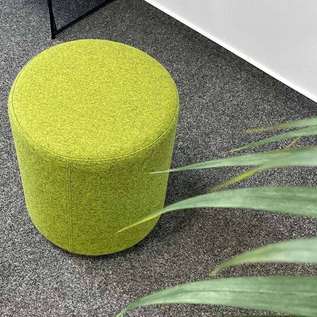 GIRO Pouf / Sitzhocker | Ø 400 mm, Sitzhöhe 450 mm, Wollbezüge VELITO / SYNERGY GIRO Pouf / Sitzhocker | Ø 400 mm, Sitzhöhe 450 mm, Wollbezüge VELITO / SYNERGY