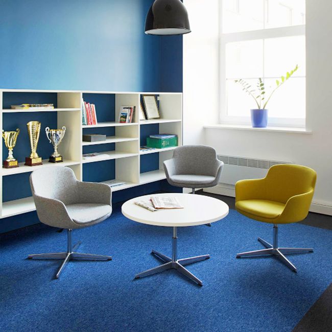 DANAE Lounge-Sessel | Esche-Echtholz-Gestell, Bezugsstoffe LUCIA / VELITO / SYNERGY