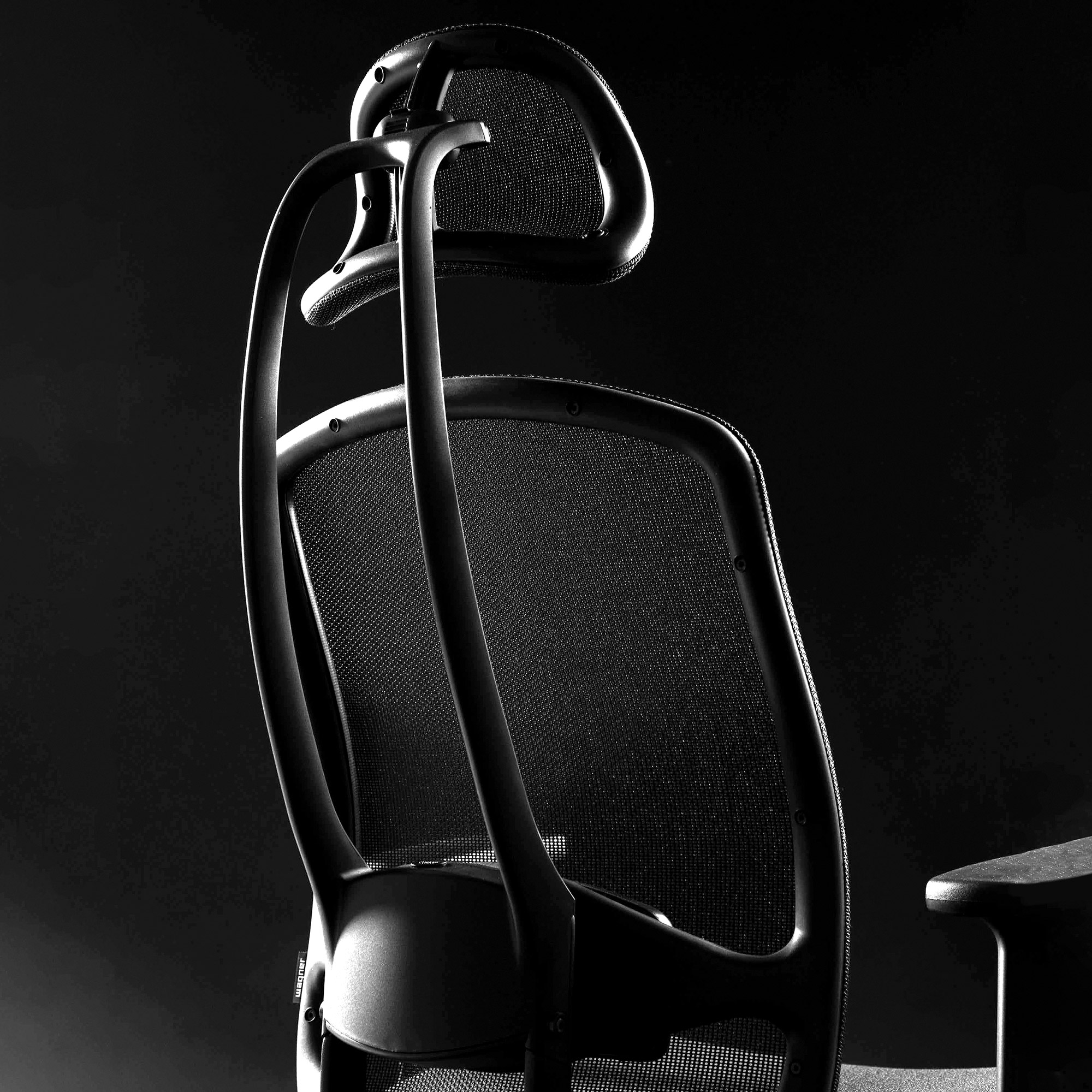 Wagner - AluMedic Black Edition Office Swivel Chair | Poggiatesta, nero - 4 Main Image