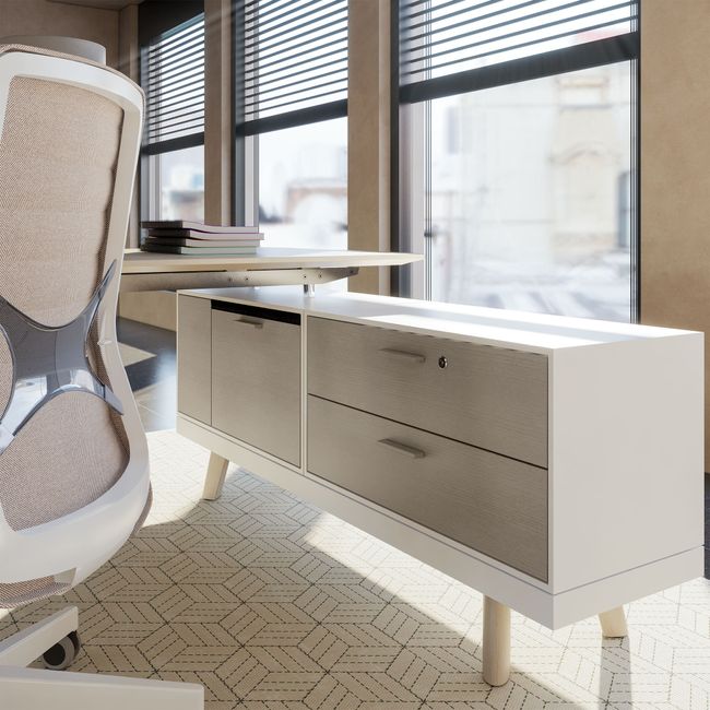 BRALCO RAIL Schreibtisch | 1800 - 2400 mm, integriertes Lowboard, Echtholz, Eiche Hellgrau