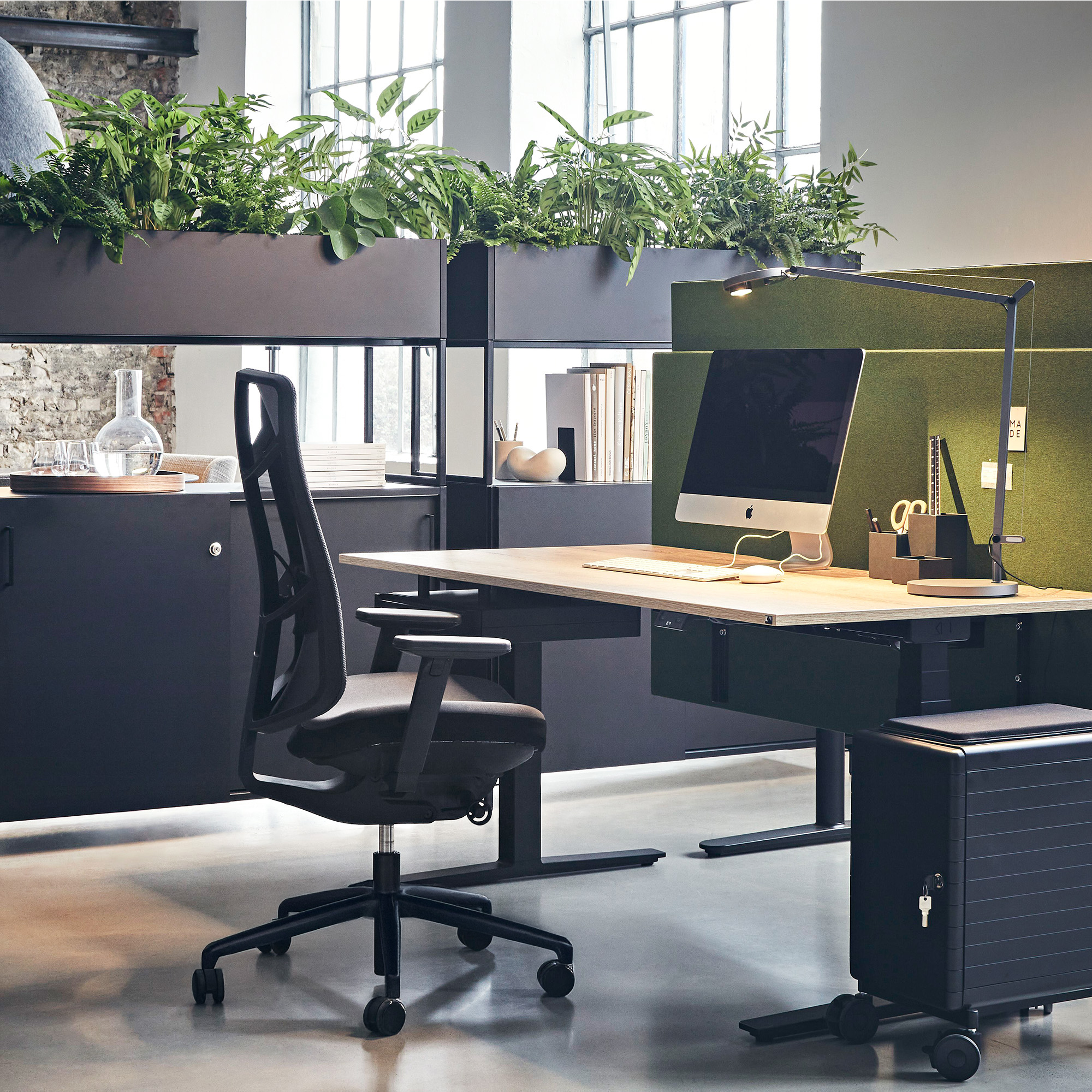 König + Neurath - JET.III Bürodrehstuhl | Softpolster, Lordosenstütze, Schwarz - 7 Main Image